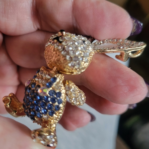 Articulated Blingy Bunny Brooch! - Picture 5 of 8